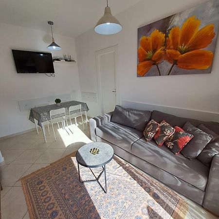 Flowers & Green 2 Bedrooms Apartment & Box Garage Vlorë Εξωτερικό φωτογραφία