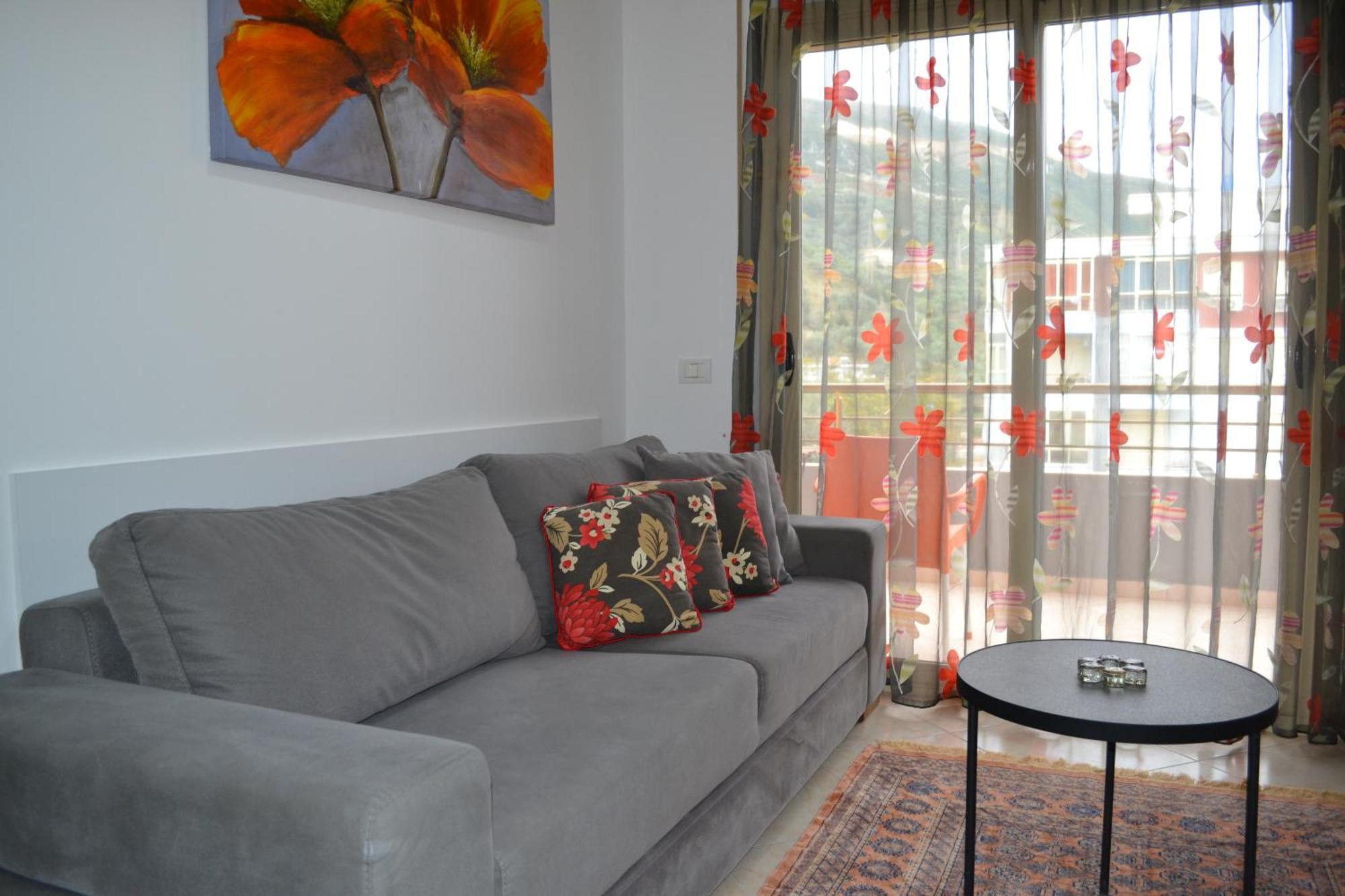 Flowers & Green 2 Bedrooms Apartment & Box Garage Vlorë Εξωτερικό φωτογραφία